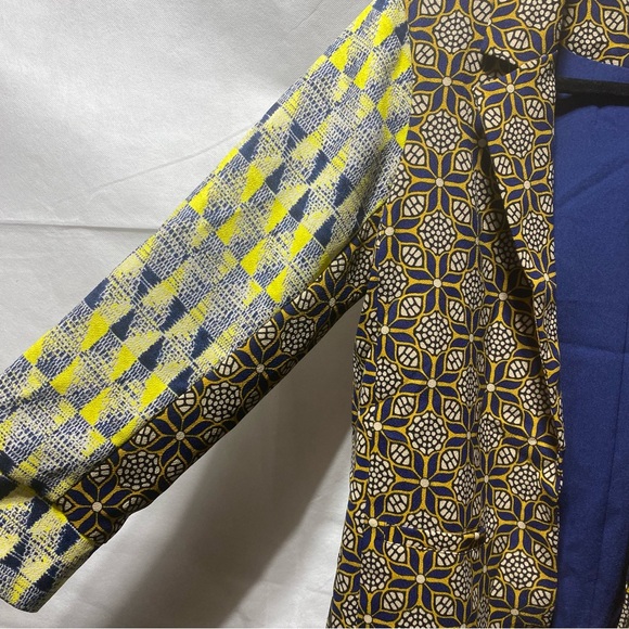 Geometric Patterned Women's Jacket - Picture 3 of 9